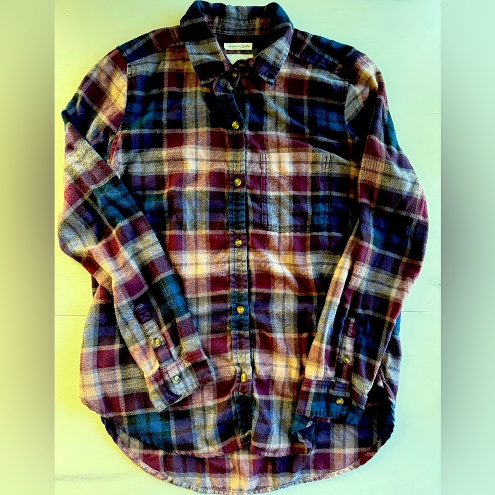 American Eagle Multicolor Plaid Flannel Button Up shirt Super soft Size Med
